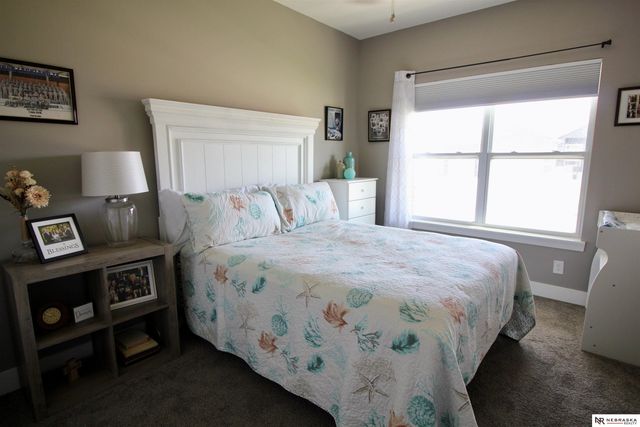 9704 Pintail Drive, Papillion, NE 68046