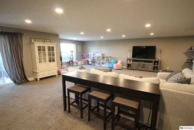 9704 Pintail Drive, Papillion, NE 68046