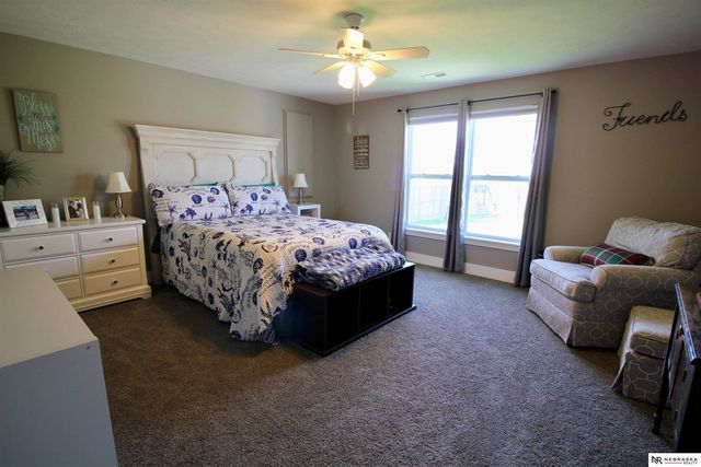 9704 Pintail Drive, Papillion, NE 68046