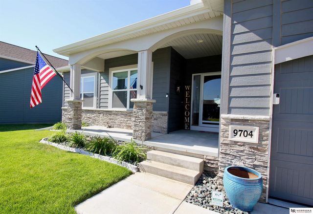 9704 Pintail Drive, Papillion, NE 68046