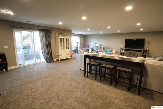 9704 Pintail Drive, Papillion, NE 68046