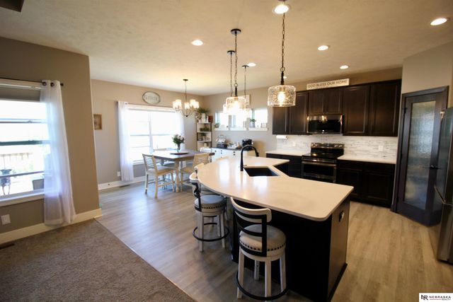 9704 Pintail Drive, Papillion, NE 68046