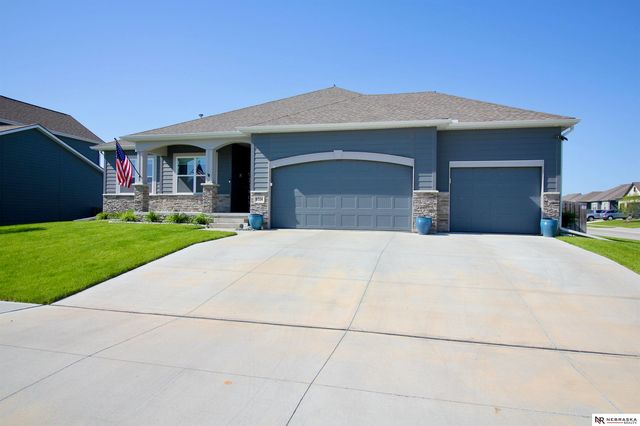9704 Pintail Drive, Papillion, NE 68046