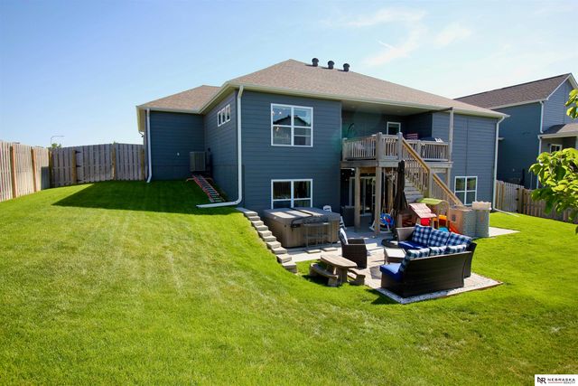 9704 Pintail Drive, Papillion, NE 68046