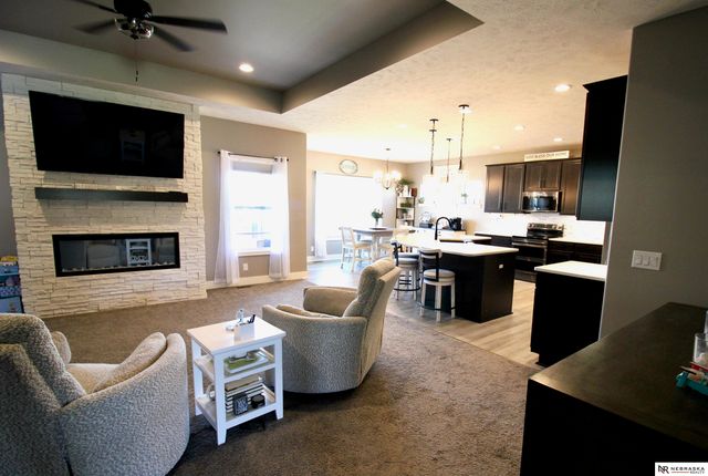 9704 Pintail Drive, Papillion, NE 68046
