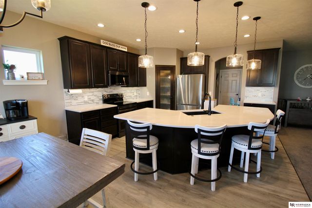 9704 Pintail Drive, Papillion, NE 68046