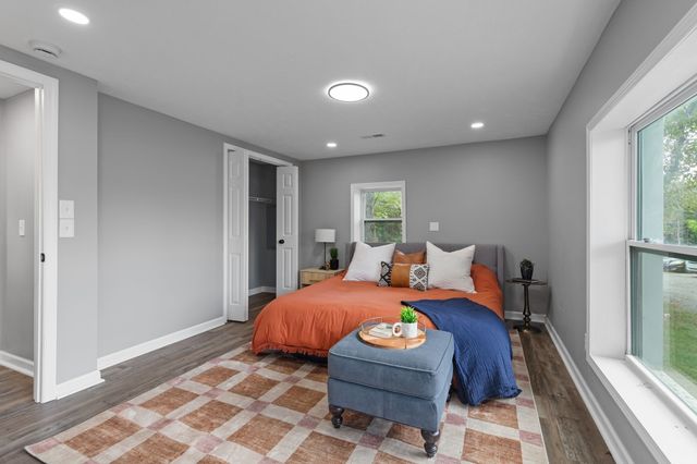 544 Stones River Rd, La Vergne, TN 37086