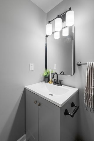 544 Stones River Rd, La Vergne, TN 37086