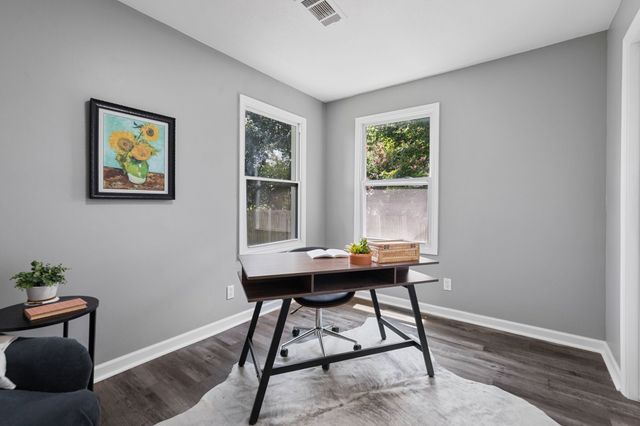 544 Stones River Rd, La Vergne, TN 37086