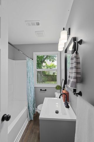 544 Stones River Rd, La Vergne, TN 37086