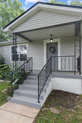 544 Stones River Rd, La Vergne, TN 37086