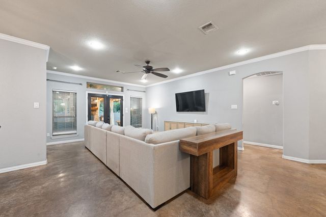 1623 Hawthorne Street, Cleburne, TX 76033