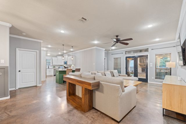 1623 Hawthorne Street, Cleburne, TX 76033