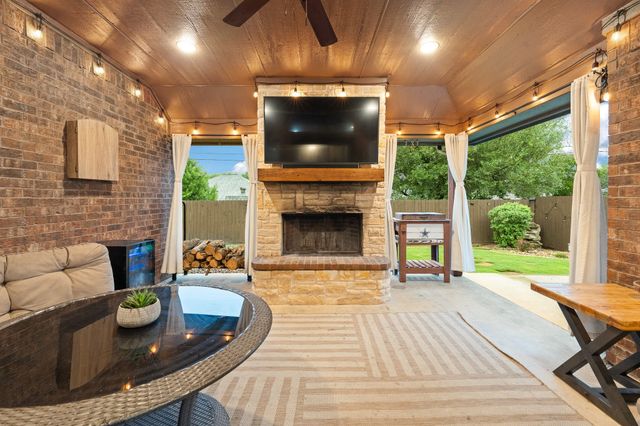 1623 Hawthorne Street, Cleburne, TX 76033