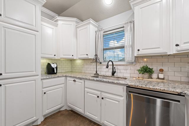1623 Hawthorne Street, Cleburne, TX 76033