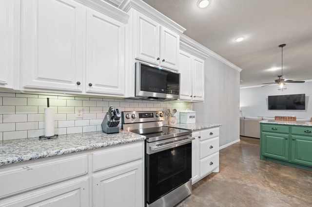 1623 Hawthorne Street, Cleburne, TX 76033