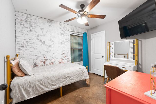 1623 Hawthorne Street, Cleburne, TX 76033