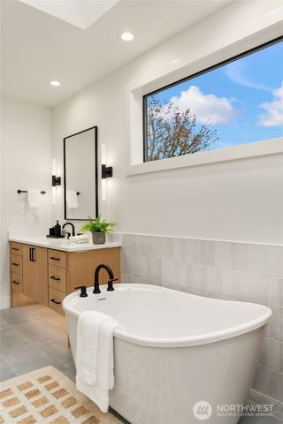 15534 SE 10th Street, Bellevue, WA 98007