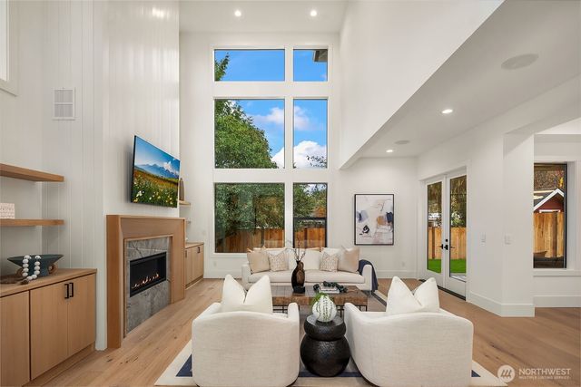 15534 SE 10th Street, Bellevue, WA 98007