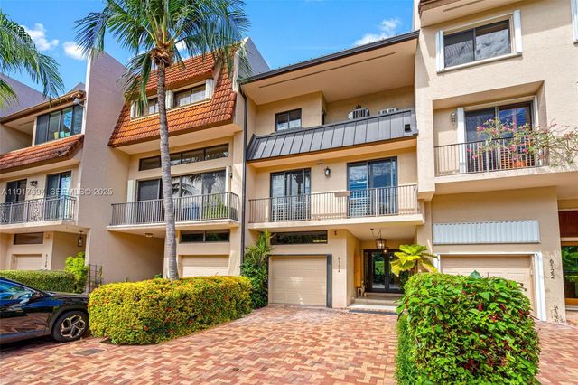 6124 Paradise Point Drive 6124, Palmetto Bay, FL 33157