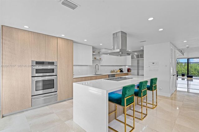 6124 Paradise Point Drive 6124, Palmetto Bay, FL 33157