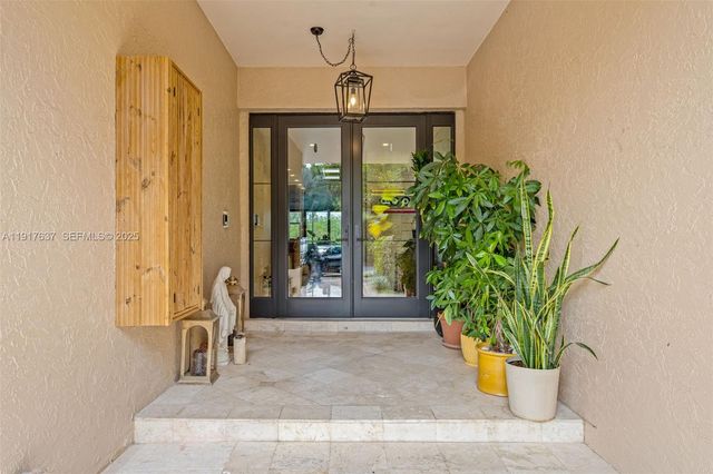 6124 Paradise Point Drive 6124, Palmetto Bay, FL 33157