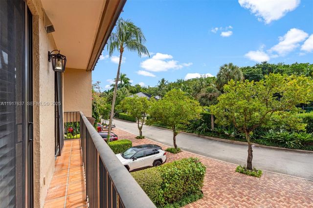 6124 Paradise Point Drive 6124, Palmetto Bay, FL 33157