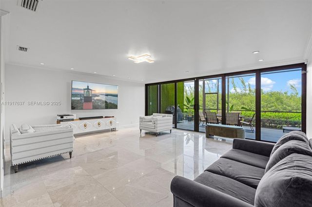 6124 Paradise Point Drive 6124, Palmetto Bay, FL 33157