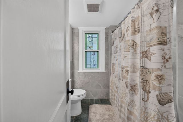 4 Hawthorn Rd, Milton, MA 02186