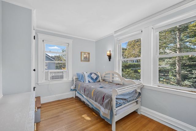4 Hawthorn Rd, Milton, MA 02186