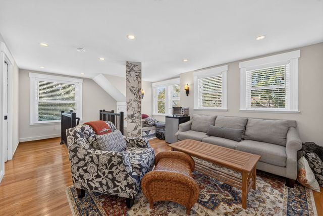 4 Hawthorn Rd, Milton, MA 02186