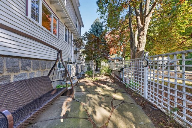 4 Hawthorn Rd, Milton, MA 02186
