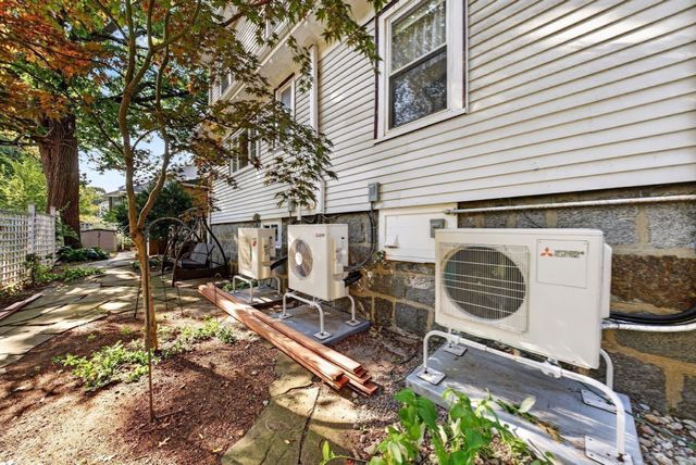 4 Hawthorn Rd, Milton, MA 02186