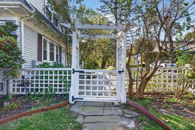 4 Hawthorn Rd, Milton, MA 02186