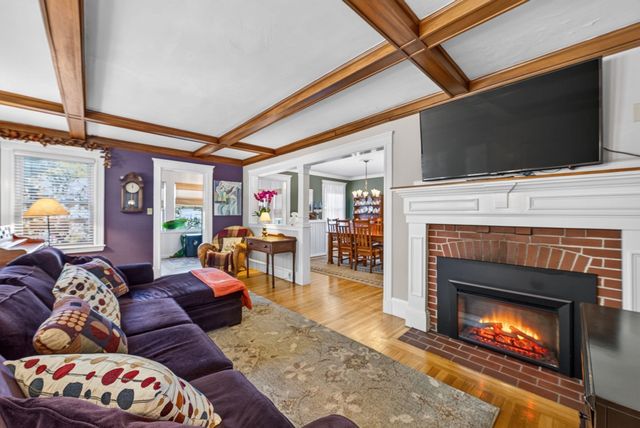 4 Hawthorn Rd, Milton, MA 02186