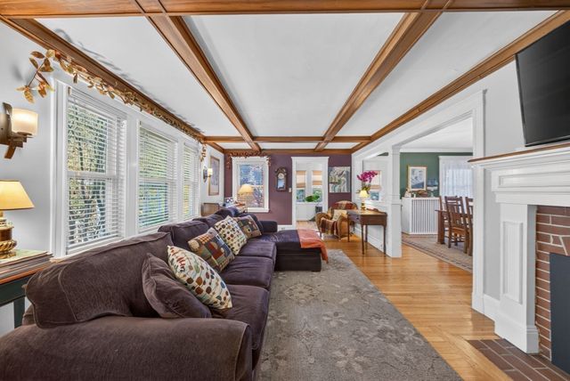 4 Hawthorn Rd, Milton, MA 02186