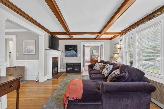4 Hawthorn Rd, Milton, MA 02186
