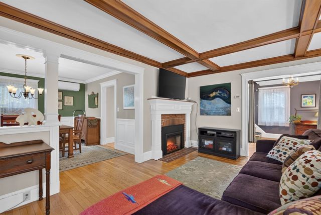 4 Hawthorn Rd, Milton, MA 02186