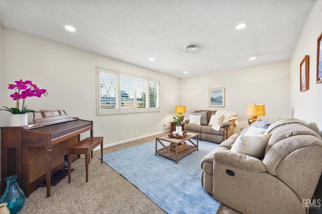 5501 Demaret Avenue, Bakersfield, CA 93309