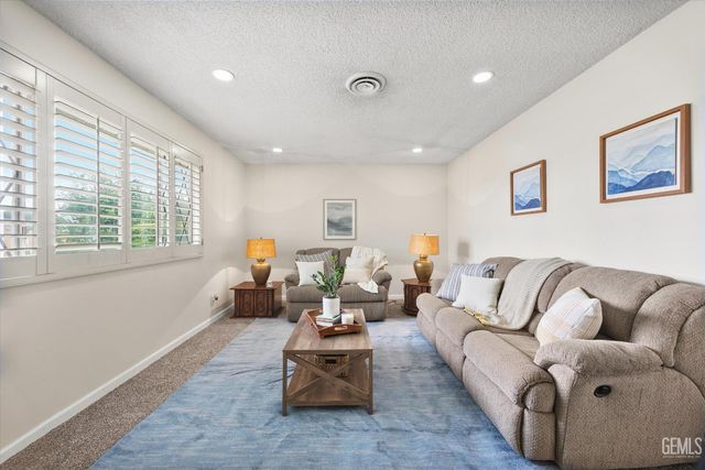 5501 Demaret Avenue, Bakersfield, CA 93309