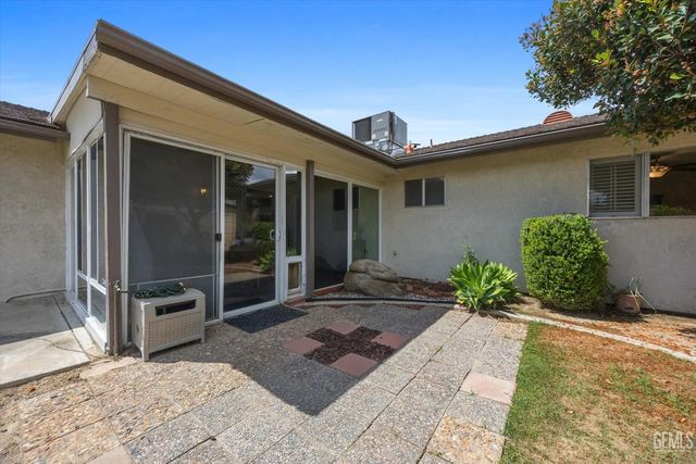 5501 Demaret Avenue, Bakersfield, CA 93309