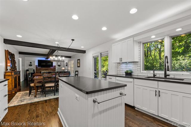 433 Whippers In Court, Bloomfield Hills, MI 48304