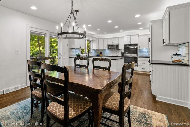 433 Whippers In Court, Bloomfield Hills, MI 48304