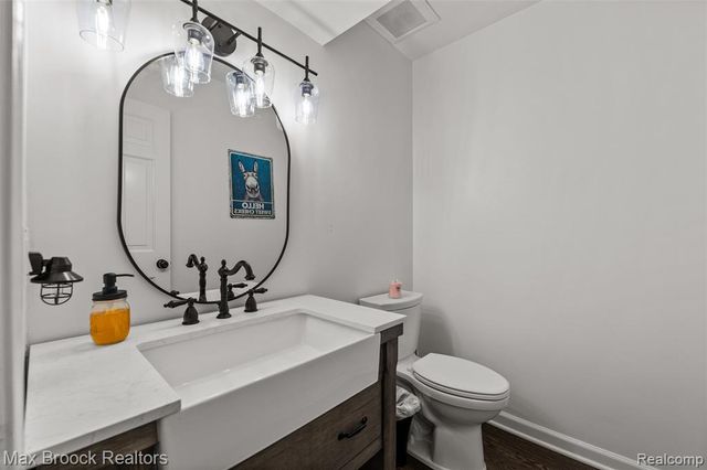 433 Whippers In Court, Bloomfield Hills, MI 48304