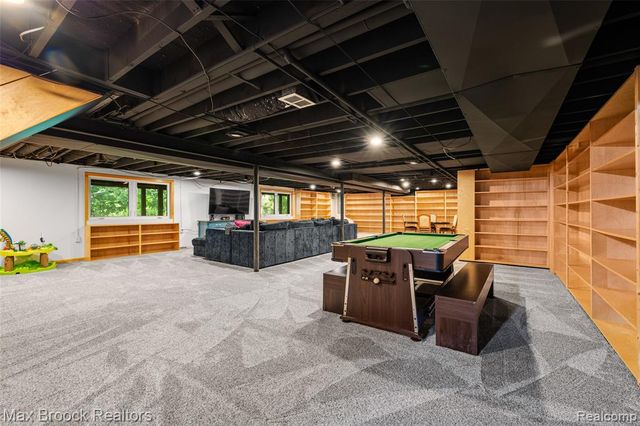 433 Whippers In Court, Bloomfield Hills, MI 48304