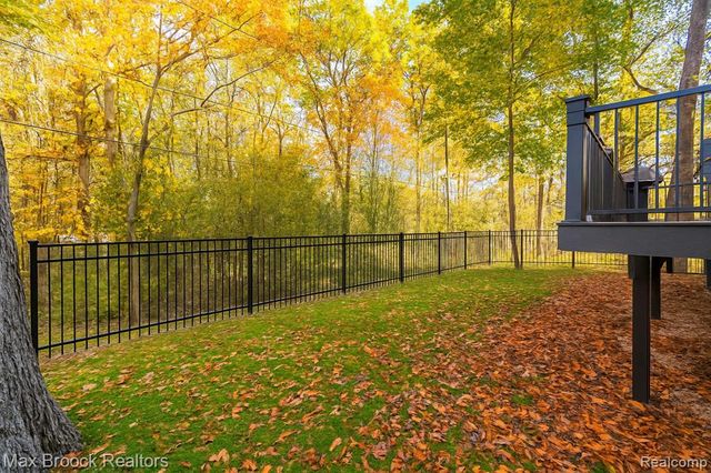 433 Whippers In Court, Bloomfield Hills, MI 48304