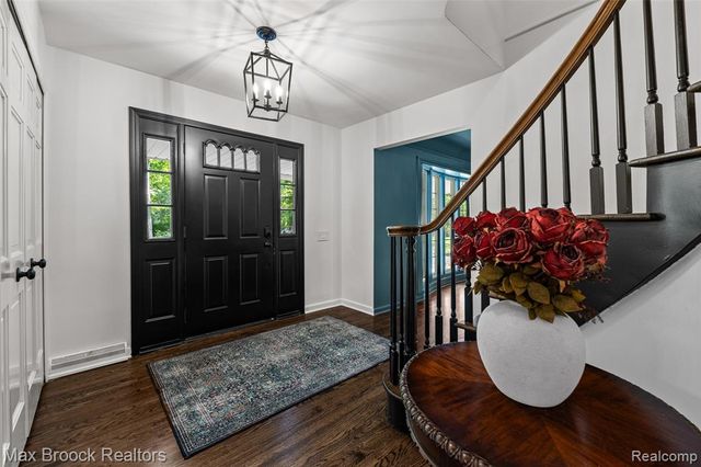 433 Whippers In Court, Bloomfield Hills, MI 48304