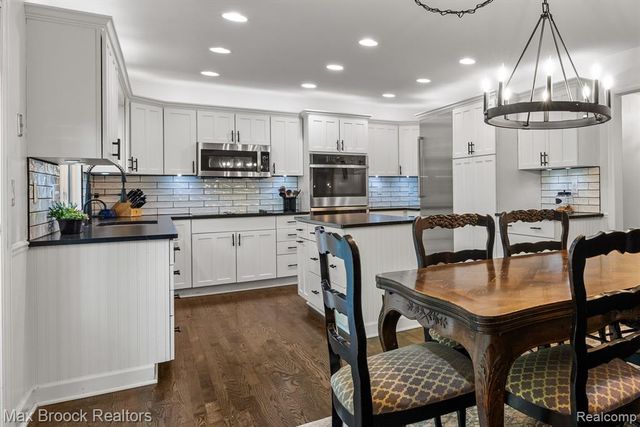 433 Whippers In Court, Bloomfield Hills, MI 48304