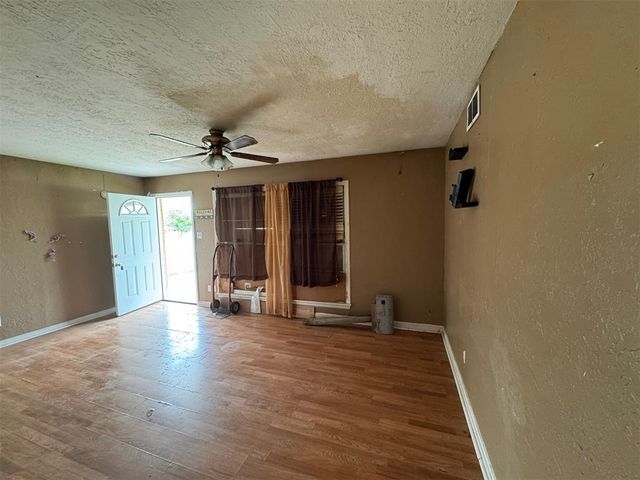 2610 NW Wesley Avenue, Lawton, OK 73505