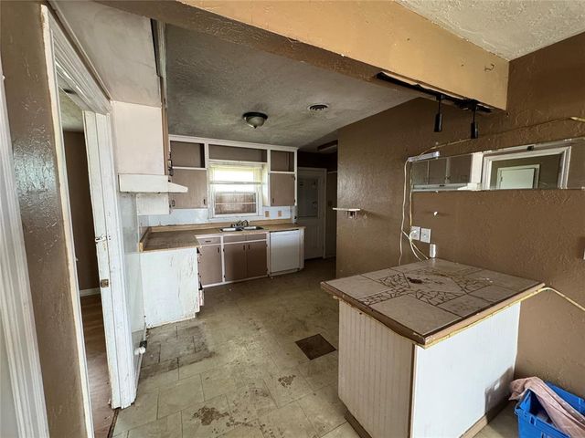 2610 NW Wesley Avenue, Lawton, OK 73505